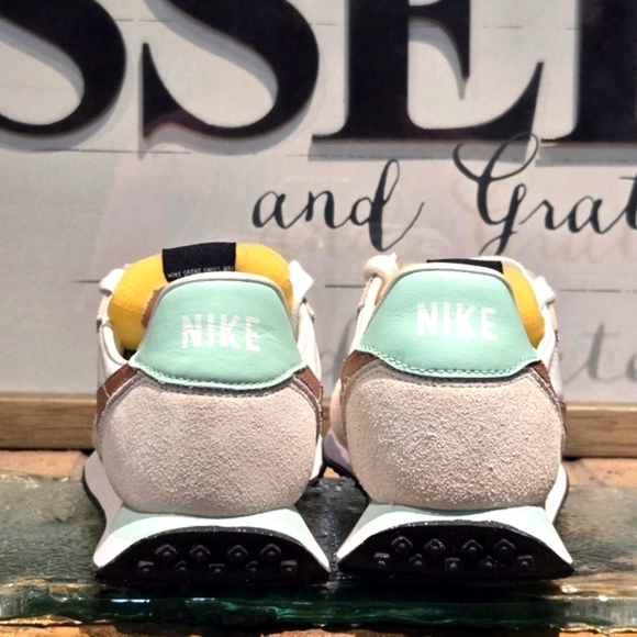 Nike Waffle Trainer 2 GS 'White Mint Copper Youth Sz 6Y #DC6477 102 - Picture 4 of 8